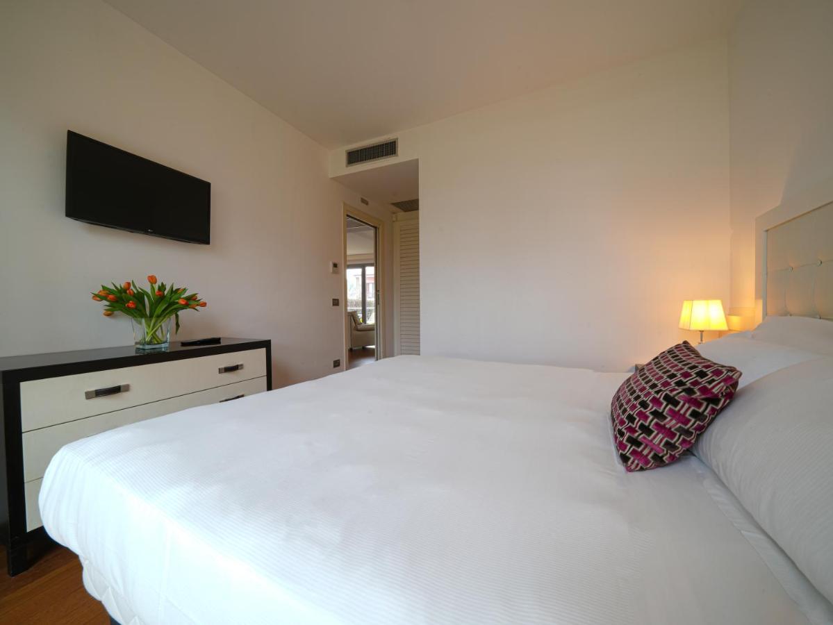 Отель Pisa Tower Plaza Экстерьер фото A bedroom at the hotel