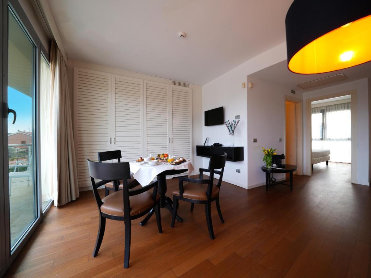 Отель Pisa Tower Plaza Экстерьер фото A typical apartment