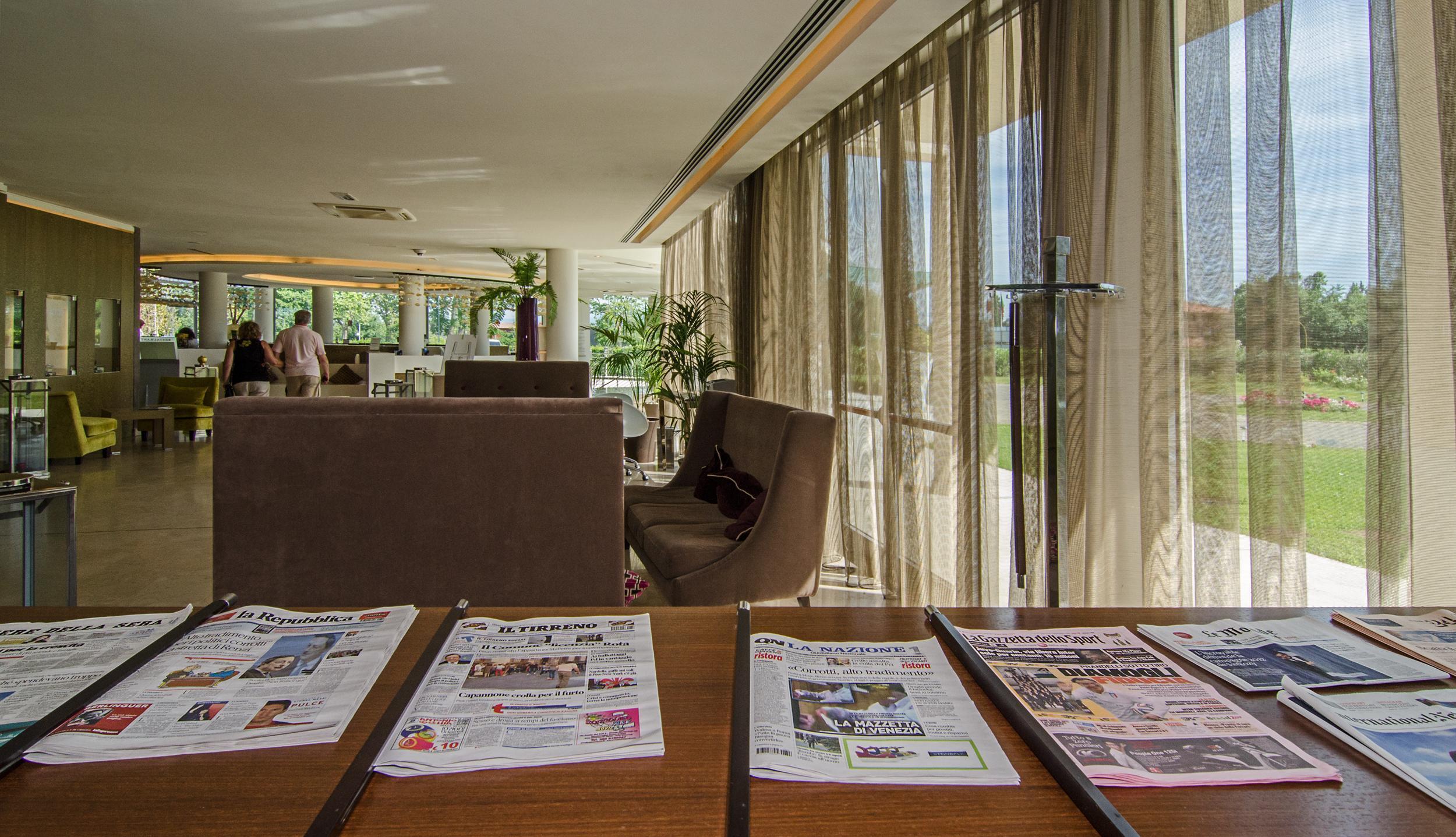 Отель Pisa Tower Plaza Экстерьер фото The lobby of the hotel