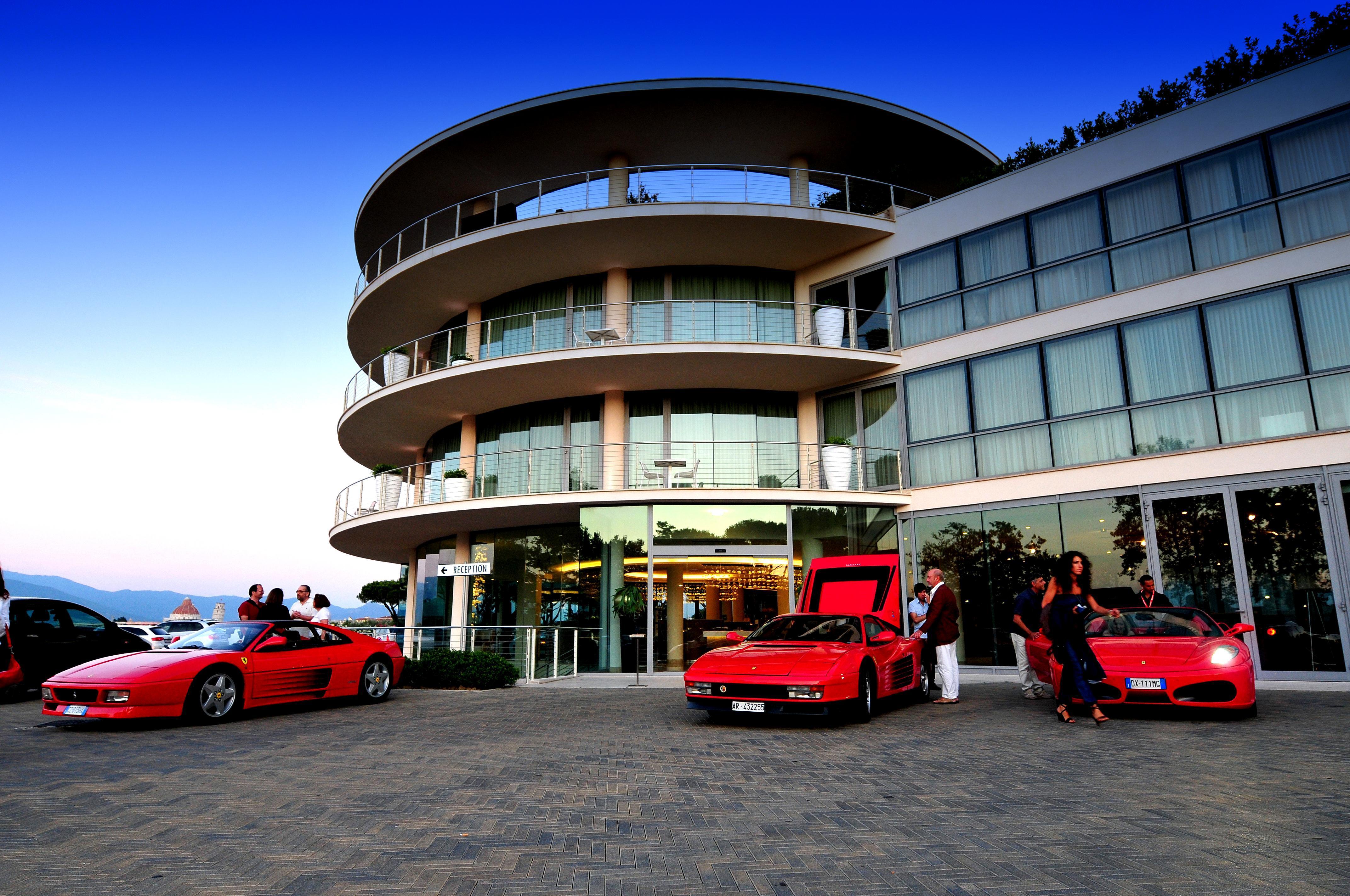 Отель Pisa Tower Plaza Экстерьер фото The Ferrari Store at Maranello