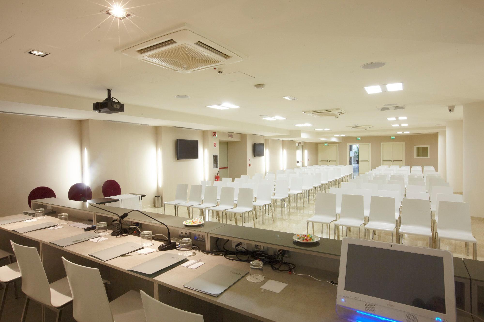 Отель Pisa Tower Plaza Экстерьер фото The conference room
